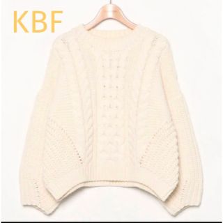 ケービーエフ(KBF)の【売り切り価格】KBF ニット セーター　ホワイト(ニット/セーター)