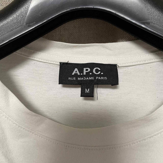 A.P.C(アーペーセー)のA.P.C ワンポイントロゴ　白T メンズのトップス(Tシャツ/カットソー(半袖/袖なし))の商品写真