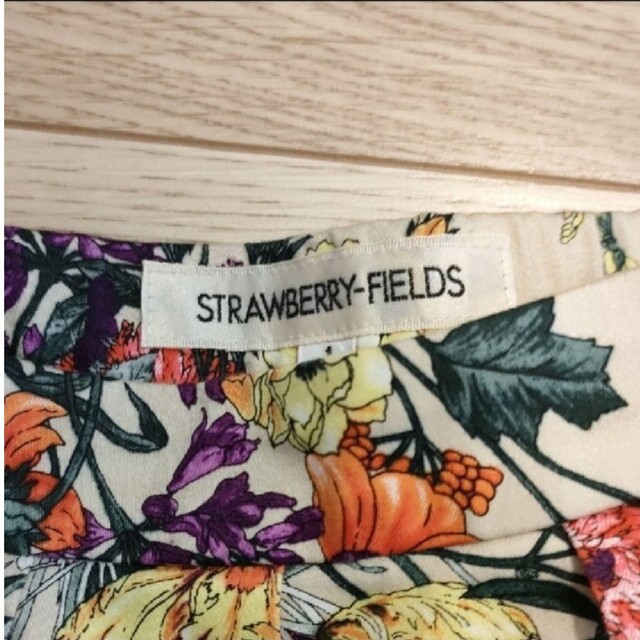 STRAWBERRY-FIELDS(ストロベリーフィールズ)のストロベリーフィールズ 花柄スカート レディースのスカート(ひざ丈スカート)の商品写真