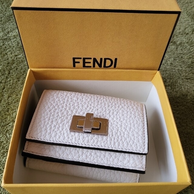 ★FENDI★大人気 ロゴ三つ折り財布 ピーカブー PEEKABOO