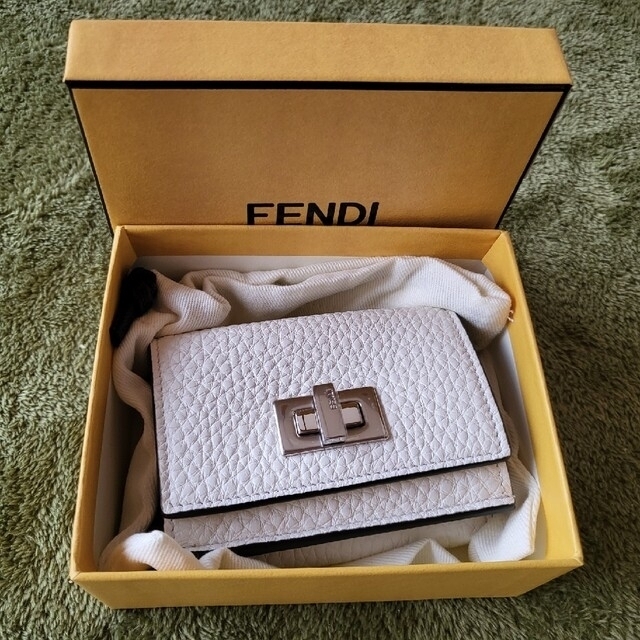 ★FENDI★大人気 ロゴ三つ折り財布 ピーカブー PEEKABOO