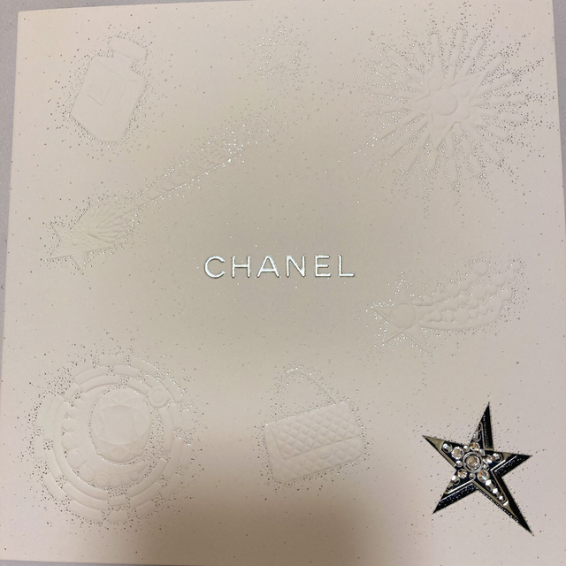 CHANEL(シャネル)のシャネル　クリスマスカード　2022 非売品　ラインストーン ハンドメイドの文具/ステーショナリー(カード/レター/ラッピング)の商品写真