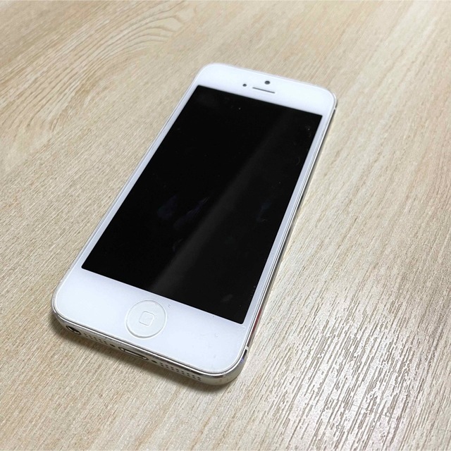 iPhone 5 16GB ホワイト＆シルバー　au 初期化済み | フリマアプリ ラクマ