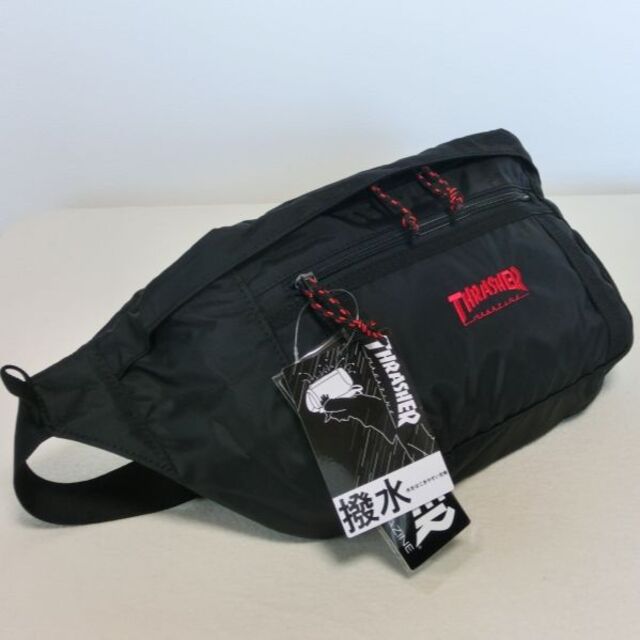 THRASHER(スラッシャー)の大幅値下げ！ スラッシャー　ボディバック　THR-139　黒/赤 p8218 メンズのバッグ(ボディーバッグ)の商品写真