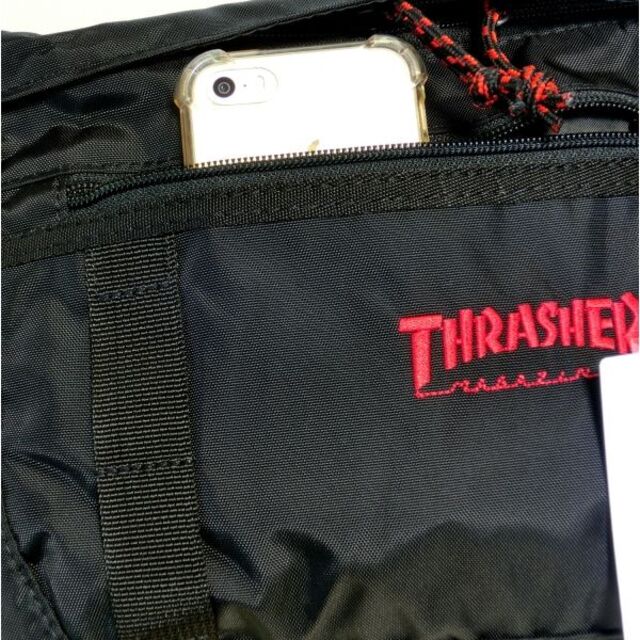 THRASHER(スラッシャー)の大幅値下げ！ スラッシャー　ボディバック　THR-139　黒/赤 p8218 メンズのバッグ(ボディーバッグ)の商品写真