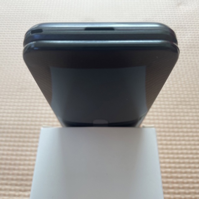 au(エーユー)の【極美品】AU KYF31 ブラック SIMロック解除済 本体のみ スマホ/家電/カメラのスマートフォン/携帯電話(携帯電話本体)の商品写真