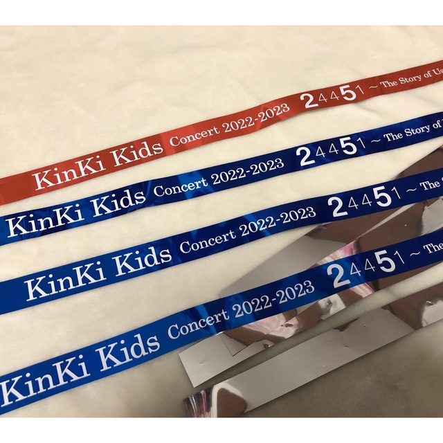 KinKi Kids(キンキキッズ)のKinKi Kids 銀テープ 24451〜The Story of Us〜 エンタメ/ホビーのタレントグッズ(アイドルグッズ)の商品写真