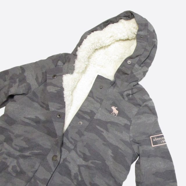 Abercrombie&Fitch(アバクロンビーアンドフィッチ)の★新品★アバクロンビーキッズ★カモフラスナップパーカー (Grey/11-12) レディースのジャケット/アウター(ミリタリージャケット)の商品写真