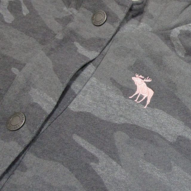 Abercrombie&Fitch(アバクロンビーアンドフィッチ)の★新品★アバクロンビーキッズ★カモフラスナップパーカー (Grey/11-12) レディースのジャケット/アウター(ミリタリージャケット)の商品写真