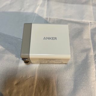 アンカー(Anker)のAnker 24W 2ポート USB急速充電器　ホワイト(バッテリー/充電器)