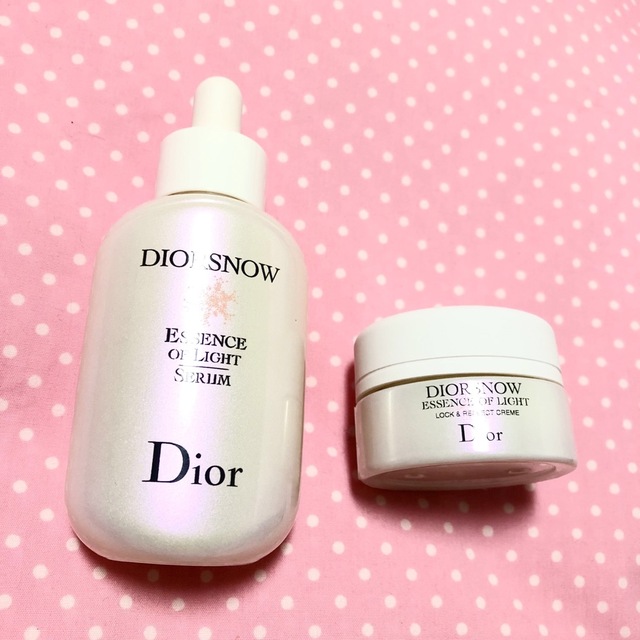 Dior(ディオール)の新品 ディオール スノー アルティメット エッセンス オブライト クリーム コスメ/美容のスキンケア/基礎化粧品(美容液)の商品写真