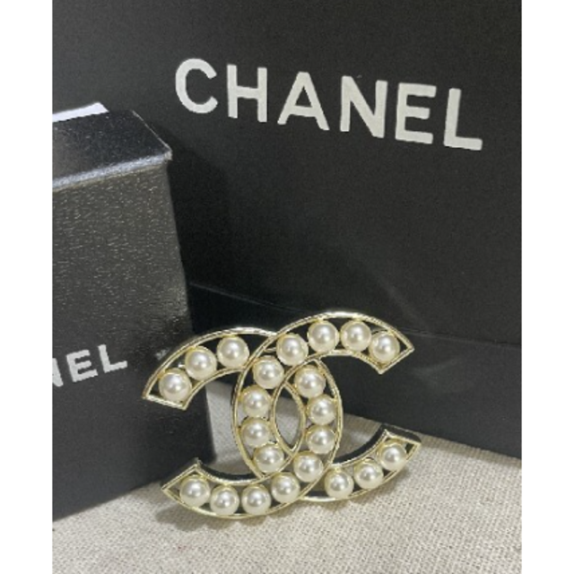 数量限定格安 CHANEL シャネル CCブローチ ココマークアクセパールの通販 by 三輪's shop｜シャネルならラクマ