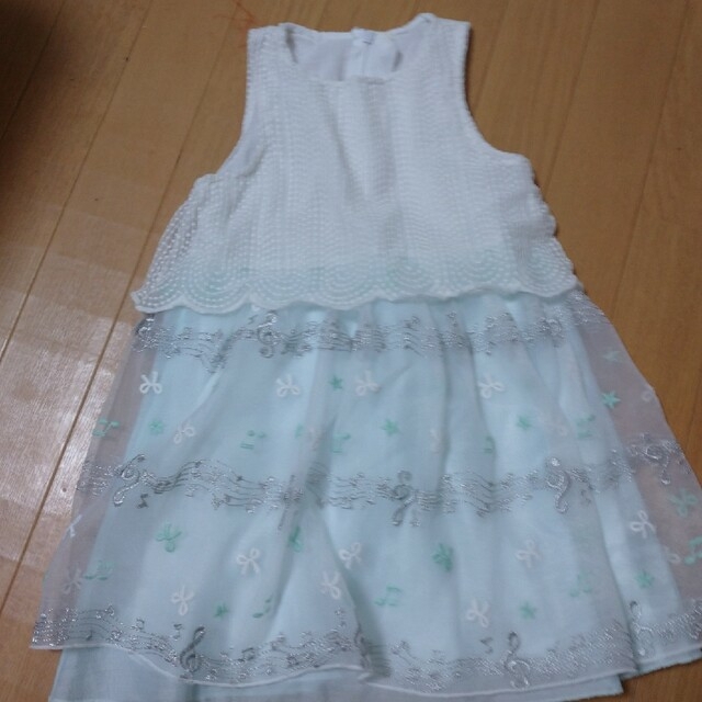 西松屋(ニシマツヤ)の専用！ワンピース　110cmとプリキュア キッズ/ベビー/マタニティのキッズ服女の子用(90cm~)(ワンピース)の商品写真