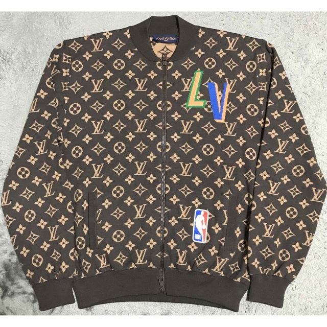 LOUIS VUITTON ルイヴィトン 21AW×NBA レターナイロンブルゾン 総柄 ジップアップ HLB01EES8