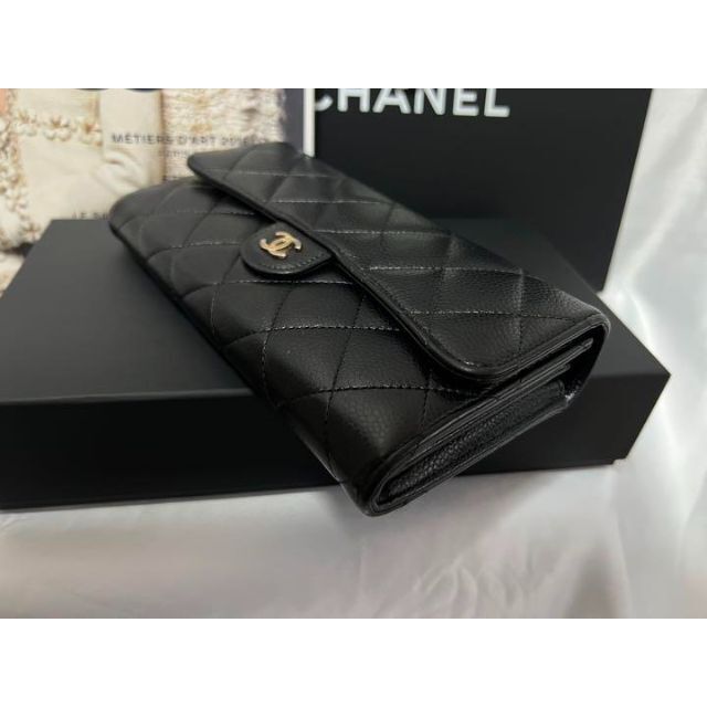 CHANEL(シャネル)のCHANEL マトラッセ キャビアスキン フラップ長財布 ゴールド金具 レディースのファッション小物(財布)の商品写真