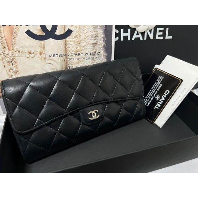 CHANEL(シャネル)のCHANEL マトラッセ フラップ長財布 ラムスキン シルバー金具 レディースのファッション小物(財布)の商品写真