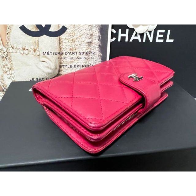 CHANEL(シャネル)のCHANEL マトラッセ 二つ折り財布 ラムスキン ピンク レディースのファッション小物(財布)の商品写真