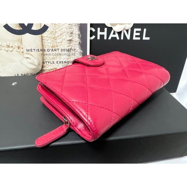 CHANEL(シャネル)のCHANEL マトラッセ 二つ折り財布 ラムスキン ピンク レディースのファッション小物(財布)の商品写真