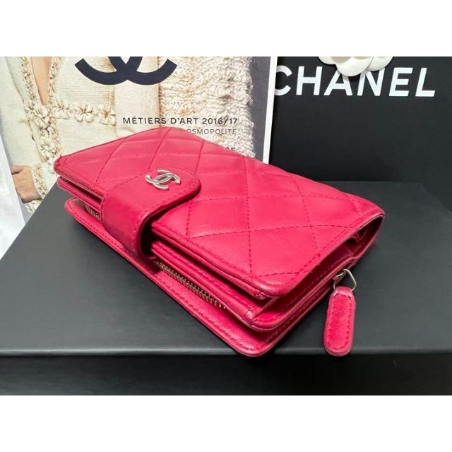 CHANEL(シャネル)のCHANEL マトラッセ 二つ折り財布 ラムスキン ピンク レディースのファッション小物(財布)の商品写真