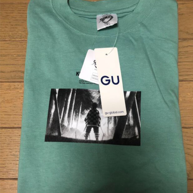 GU(ジーユー)の【新品未使用】鬼滅の刃　Tシャツ　GU  レディース　ロンT レディースのトップス(Tシャツ(長袖/七分))の商品写真