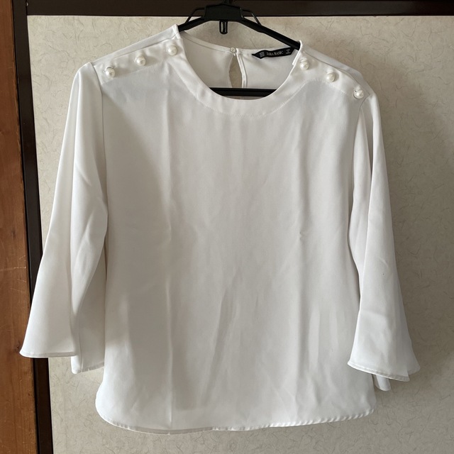 ZARA(ザラ)のZARA パールブラウス レディースのトップス(シャツ/ブラウス(長袖/七分))の商品写真