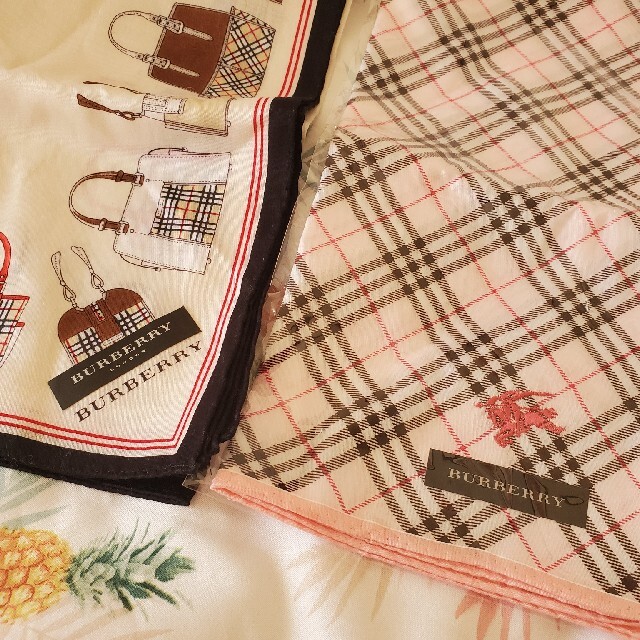 BURBERRY(バーバリー)の♥️新品　バーバリー　ハンカチ　２枚♥️ レディースのファッション小物(ハンカチ)の商品写真