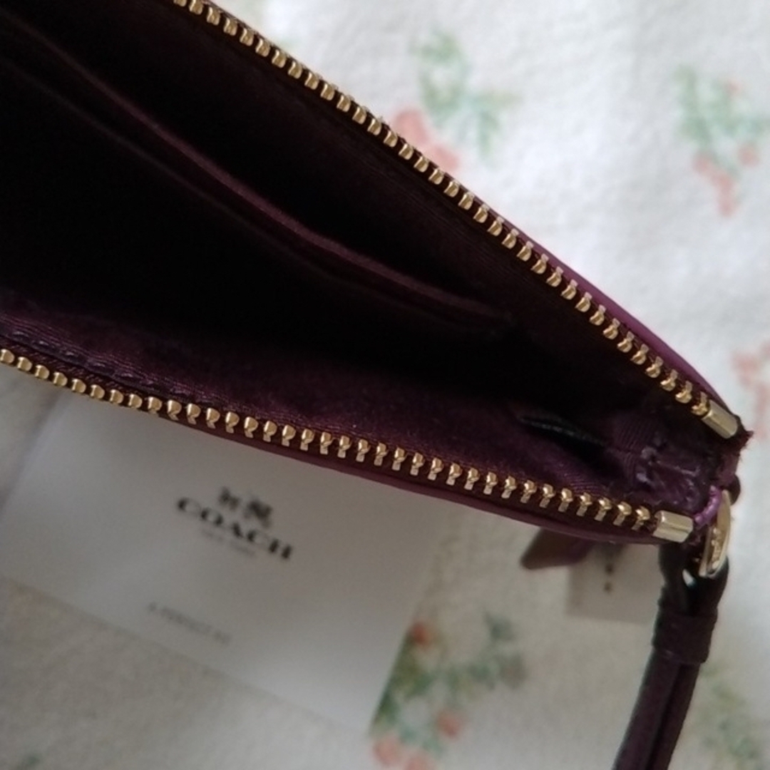 COACH(コーチ)の新品未使用　COACH　マルチケース レディースのファッション小物(ポーチ)の商品写真