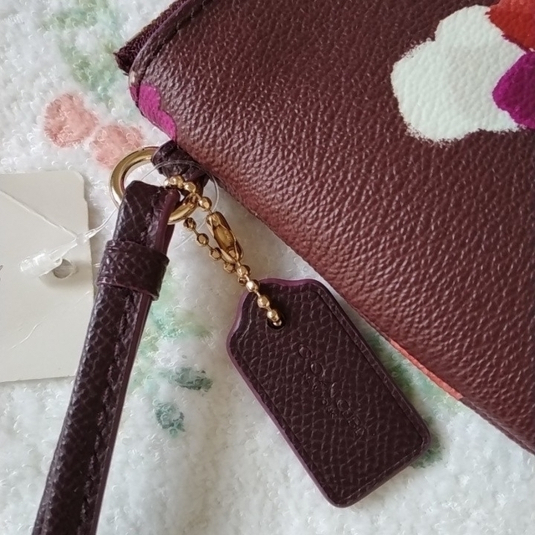 COACH(コーチ)の新品未使用　COACH　マルチケース レディースのファッション小物(ポーチ)の商品写真