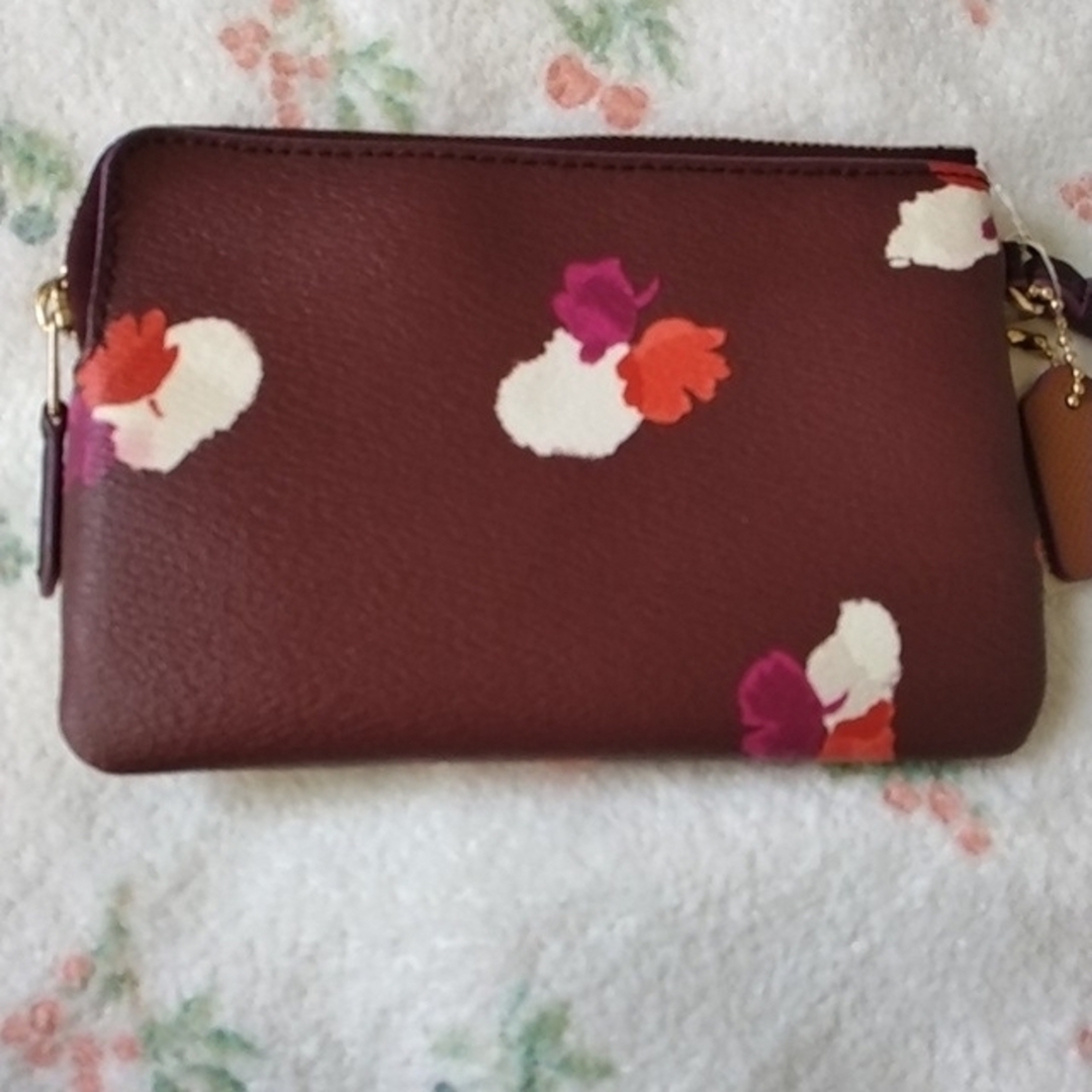 COACH(コーチ)の新品未使用　COACH　マルチケース レディースのファッション小物(ポーチ)の商品写真