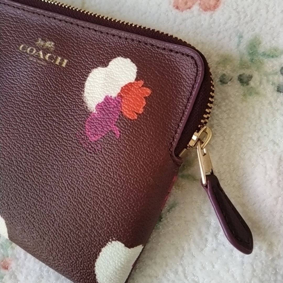 COACH(コーチ)の新品未使用　COACH　マルチケース レディースのファッション小物(ポーチ)の商品写真