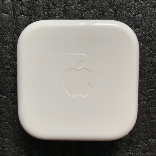 Apple(アップル)のApple イヤホン　純正　新品 スマホ/家電/カメラのオーディオ機器(ヘッドフォン/イヤフォン)の商品写真
