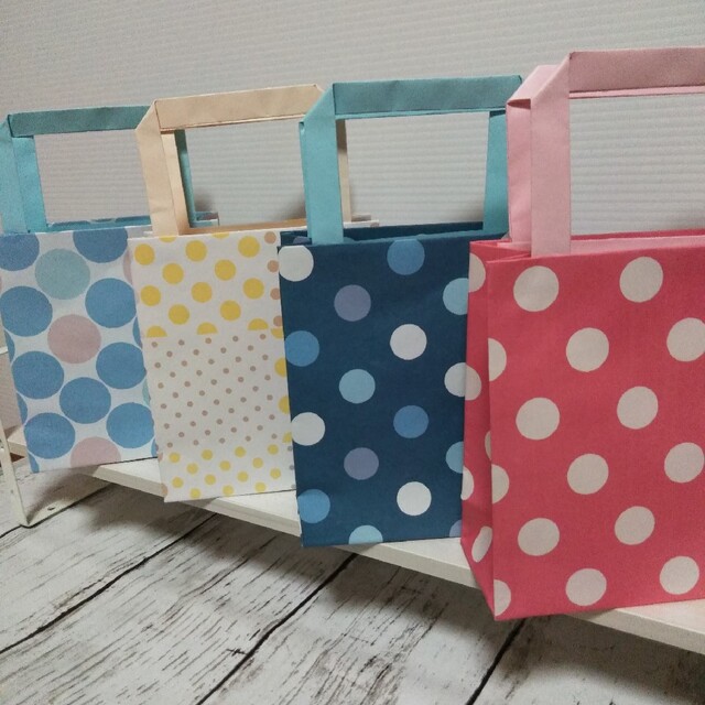 折り紙 ミニ紙袋 4枚セット♪ドットの通販 by のらねこ shop|ラクマ 折り紙 ミニ紙袋 4枚セット♪ドットの通販 by のらねこ shop|ラクマ
