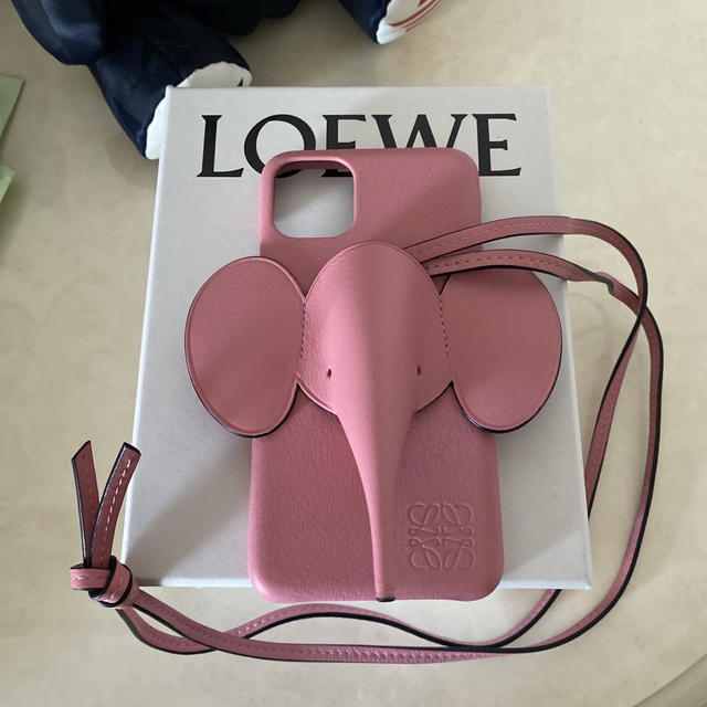 LOEWE(ロエベ)のロエベ　iPhone11Pro Max専用ケース スマホ/家電/カメラのスマホアクセサリー(iPhoneケース)の商品写真