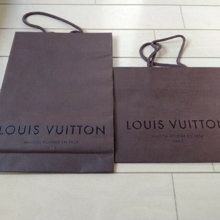 ルイヴィトン(LOUIS VUITTON)のお得！ルイヴィトン ショップ袋 紙袋 2つ   (1つ400円で出品しています)(ショップ袋)