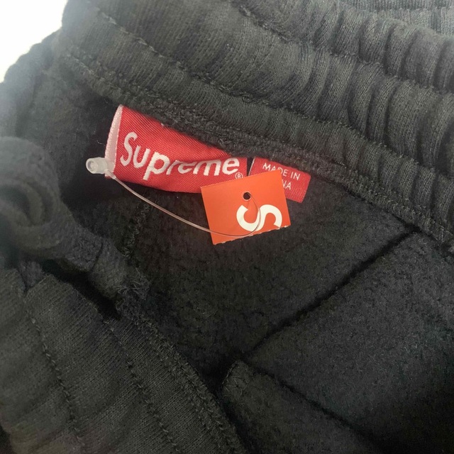 Supreme(シュプリーム)のSupreme Satin Applique  ビックロゴ　スウェット メンズのトップス(スウェット)の商品写真