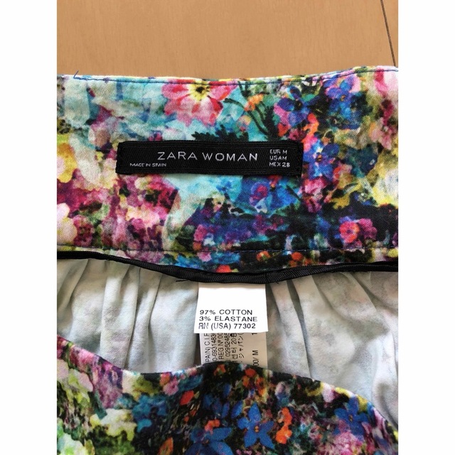 ZARA(ザラ)の花柄 スカート ZARA レディースのスカート(ひざ丈スカート)の商品写真