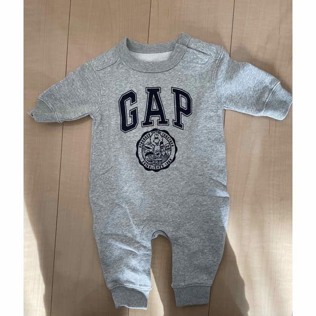 GAP(ギャップ)のGAP セサミストリート　ロンパース キッズ/ベビー/マタニティのベビー服(~85cm)(ロンパース)の商品写真