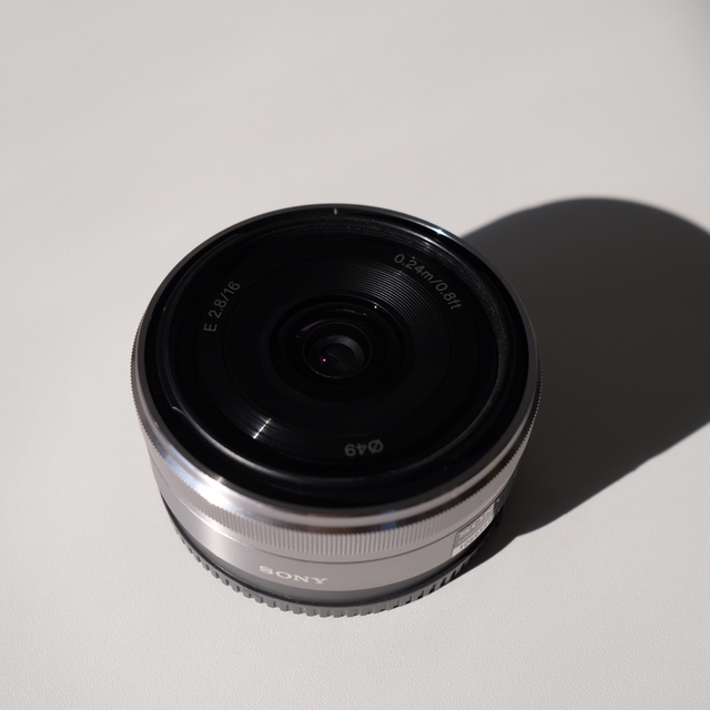 SONY E 16mm F2.8  ソニー スマホ/家電/カメラのカメラ(レンズ(単焦点))の商品写真