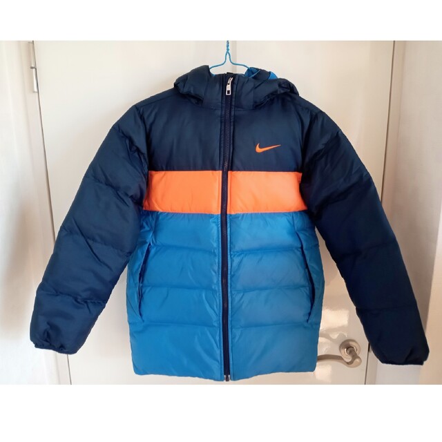 NIKE(ナイキ)のNIKE (ナイキ)ダウンジャケット　M キッズ/ベビー/マタニティのキッズ服男の子用(90cm~)(ジャケット/上着)の商品写真