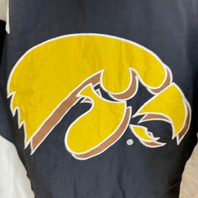 Reebok(リーボック)の90sヴィンテージ古着リーボックIOWAカレッジ刺繍ロゴ中綿入り切替ジャケットL メンズのジャケット/アウター(ナイロンジャケット)の商品写真