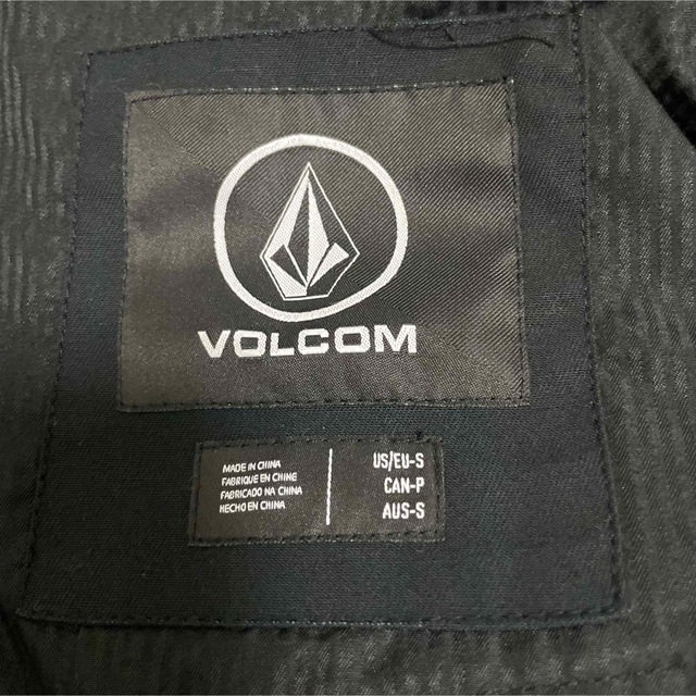 ボルコム　新品未使用タグ付き　パーカー　ジャケット　Sサイズ　volcom 黒