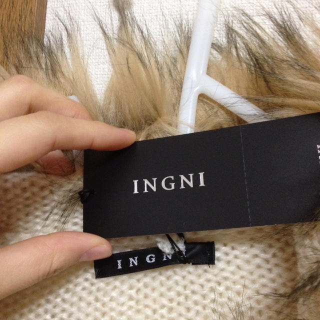INGNI(イング)のファー付きニットコート レディースのジャケット/アウター(毛皮/ファーコート)の商品写真