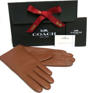 コーチ(COACH)の新品 COACH スカルプテッド シグネチャー レザー テック グローブ(手袋)