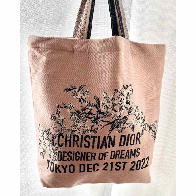 Christian Dior(クリスチャンディオール)の新品　クリスチャンディオール　トートバッグ　ゴブラン織り風　刺繍　花鳥　ピンク系 レディースのバッグ(トートバッグ)の商品写真