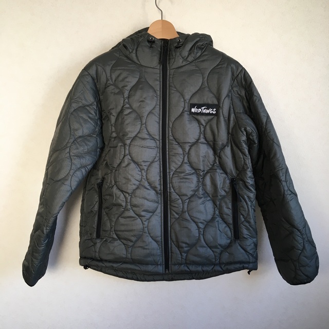 WILDTHINGS(ワイルドシングス)のWILDTHINGS ワイルドシングス　QUILTED HOOD JACKET メンズのジャケット/アウター(ダウンジャケット)の商品写真