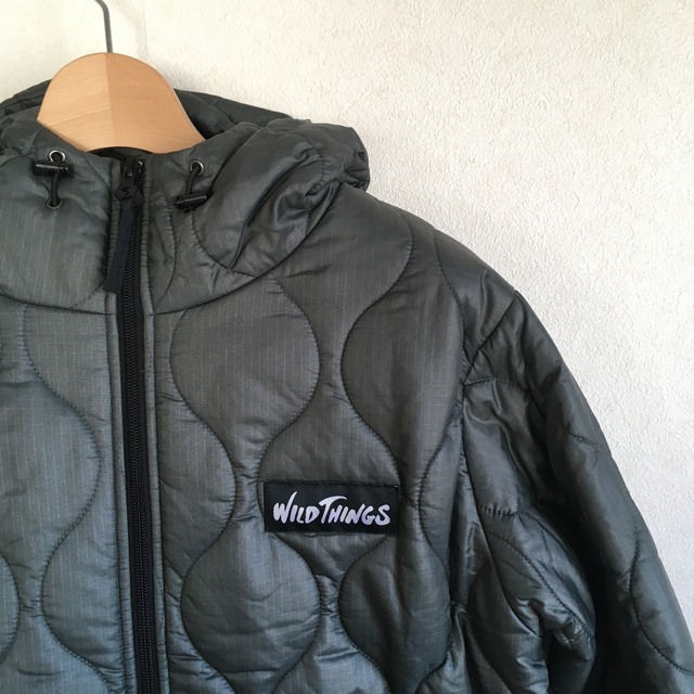 WILDTHINGS(ワイルドシングス)のWILDTHINGS ワイルドシングス　QUILTED HOOD JACKET メンズのジャケット/アウター(ダウンジャケット)の商品写真