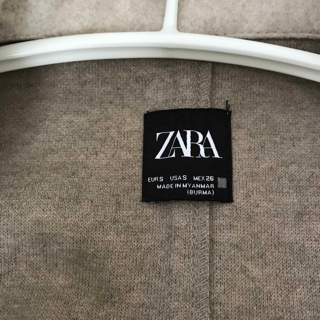 ZARA(ザラ)の【最終値下げ】ザラ　アウター　ロングコート　ベージュコート レディースのジャケット/アウター(ロングコート)の商品写真