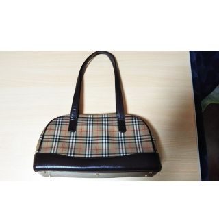 バーバリー(BURBERRY)のBURBERRY  かわいい小さめボストン お買い得❗️(ボストンバッグ)