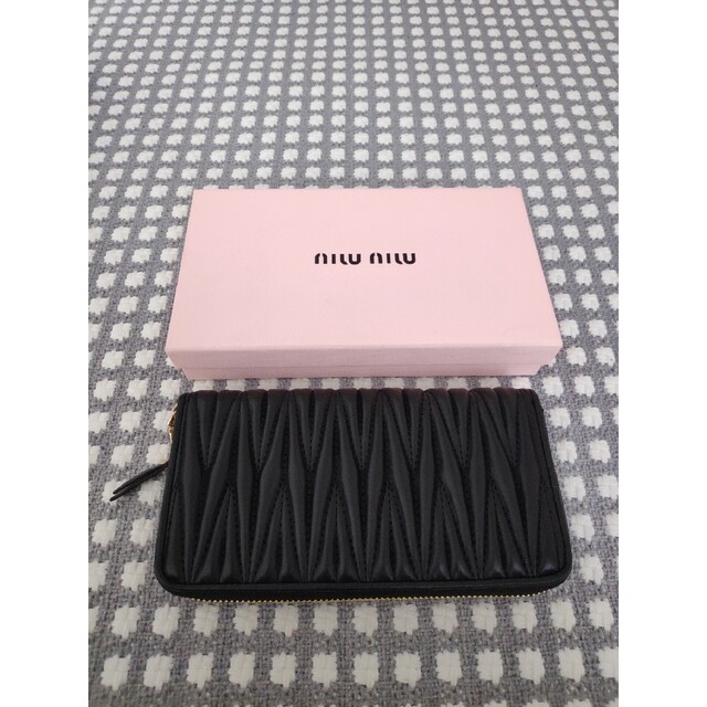 などにより miumiu - 即発送☆人気 さいふ☆ミュウミュウ 長財布♡黒の