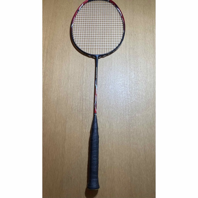 YONEX(ヨネックス)のナノフレア700 5UG5 旧色レッド スポーツ/アウトドアのスポーツ/アウトドア その他(バドミントン)の商品写真